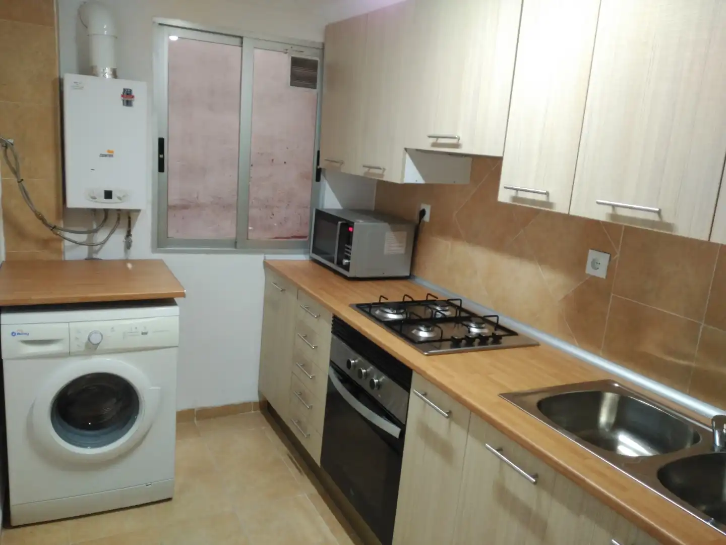 Piso de alquiler en Carrer de Santa Teresa de Jesús, 1, Zona Campus Universitario Cocina de Piso de alquiler en Burjassot con Aire acondicionado y Balcón