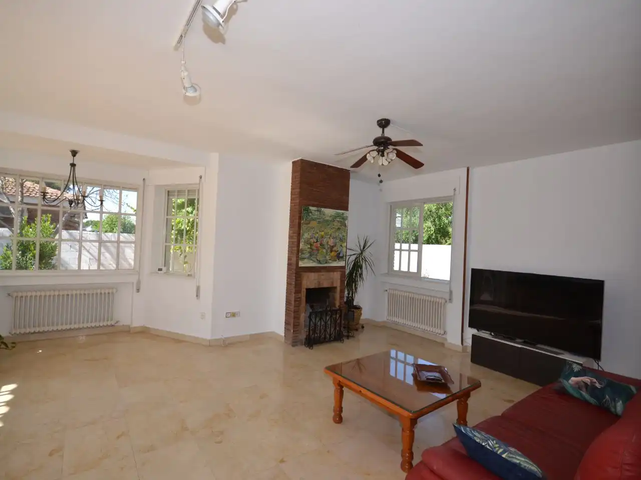 Houses for sale in Peñas Albas - Zulema Living room of Houses for sale in Villalbilla with Air Conditioner, Terrace and Swimming Pool