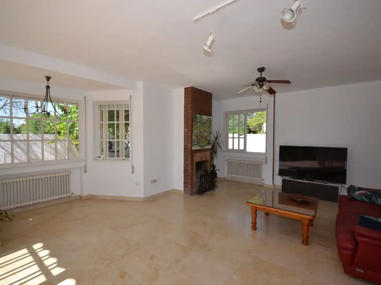 Houses for sale in Peñas Albas - Zulema Living room of Houses for sale in Villalbilla with Air Conditioner, Terrace and Swimming Pool
