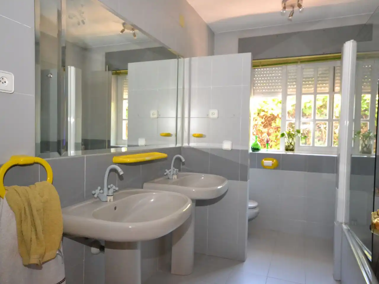Houses for sale in Peñas Albas - Zulema Bathroom of Houses for sale in Villalbilla with Air Conditioner, Terrace and Swimming Pool