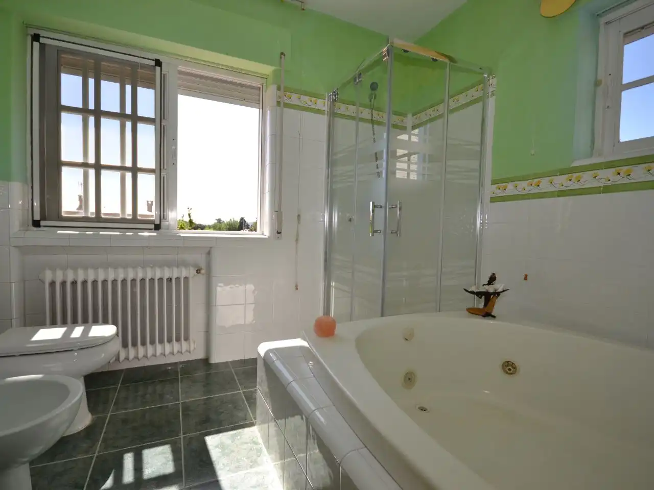 Houses for sale in Peñas Albas - Zulema Bathroom of Houses for sale in Villalbilla with Air Conditioner, Terrace and Swimming Pool