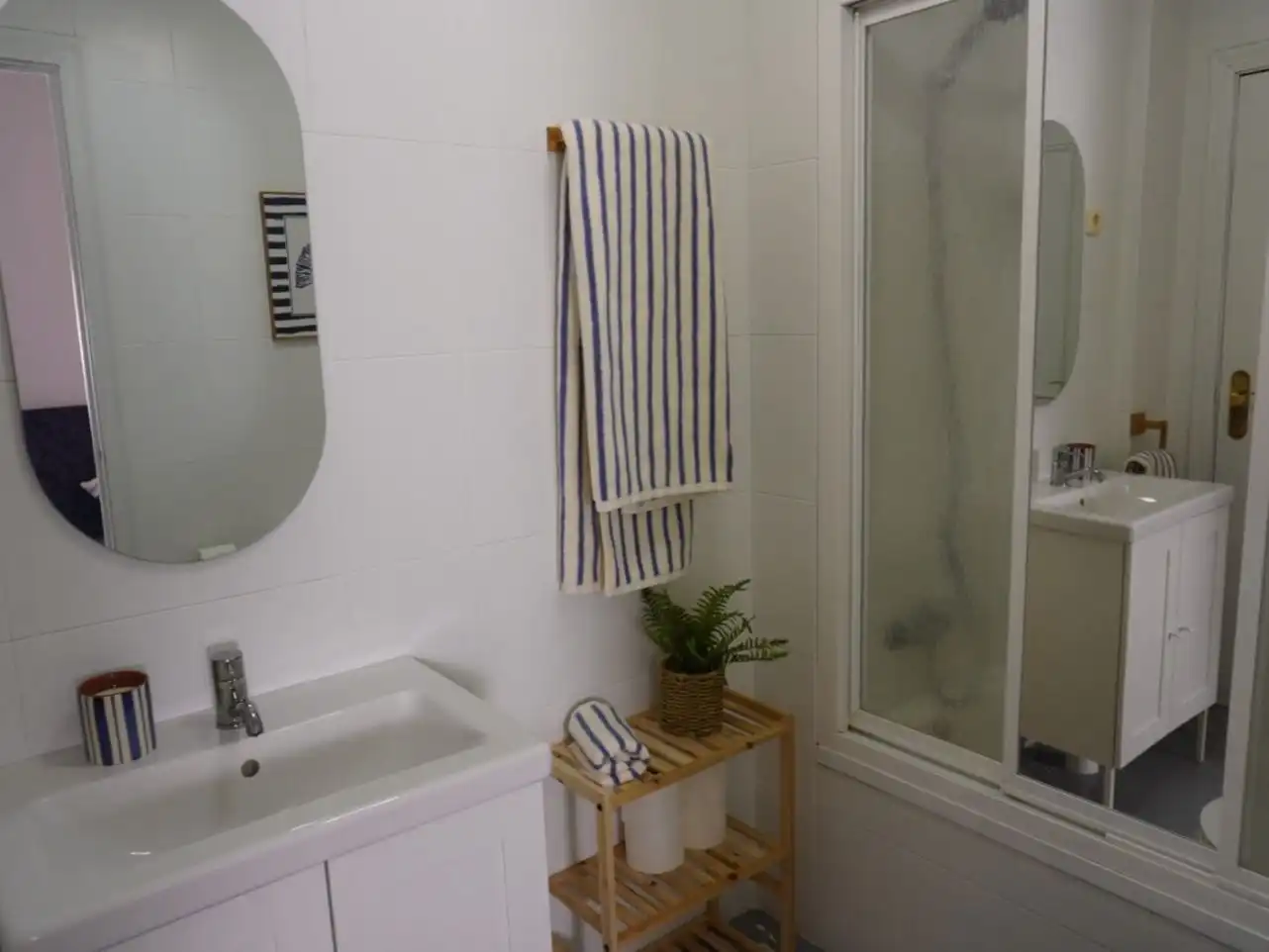 Bathroom of Apartments for rent in Torrevieja  with Furnished and Balcony