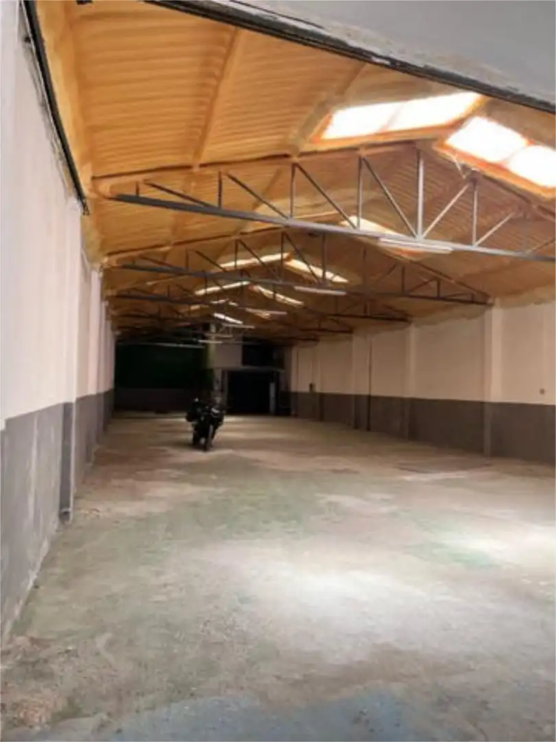 Nave industrial de alquiler en León Capital 