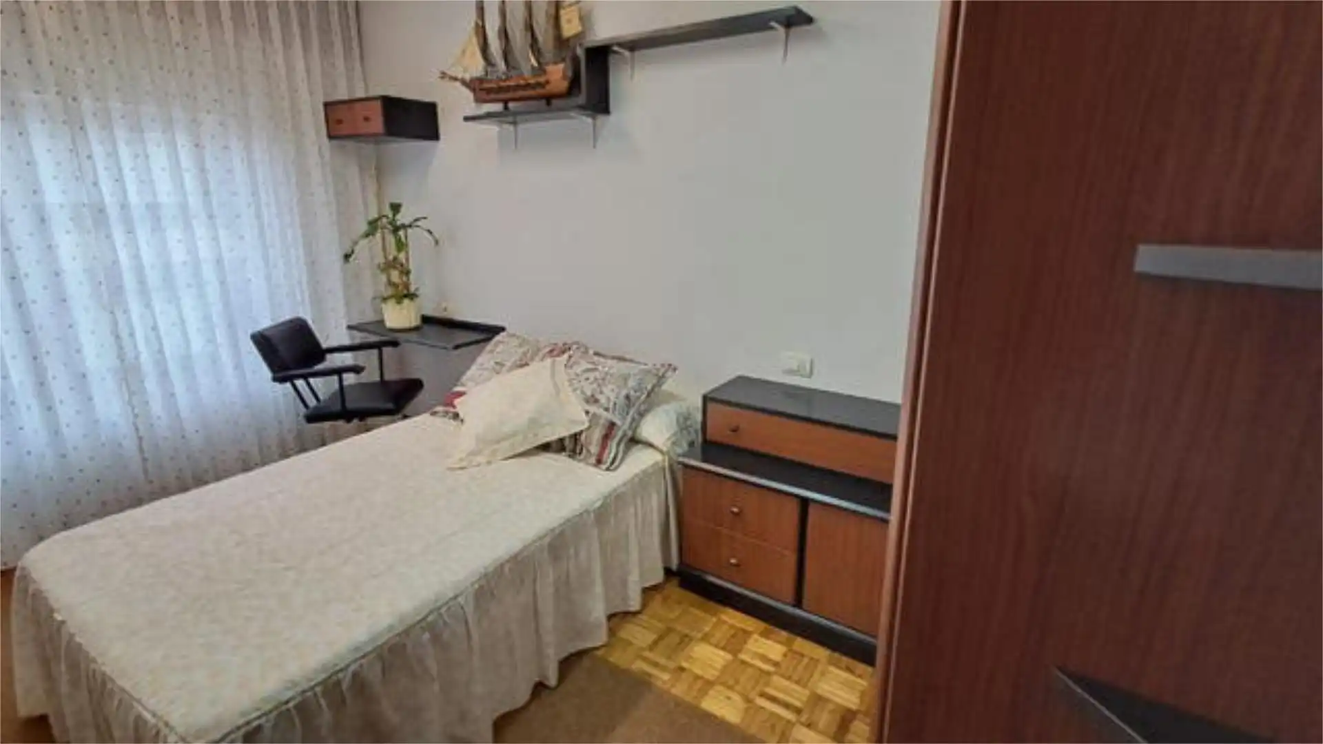 Flat for rent in Lalín Bedroom of Flat for rent in Lalín with Heating, Storage room and Furnished