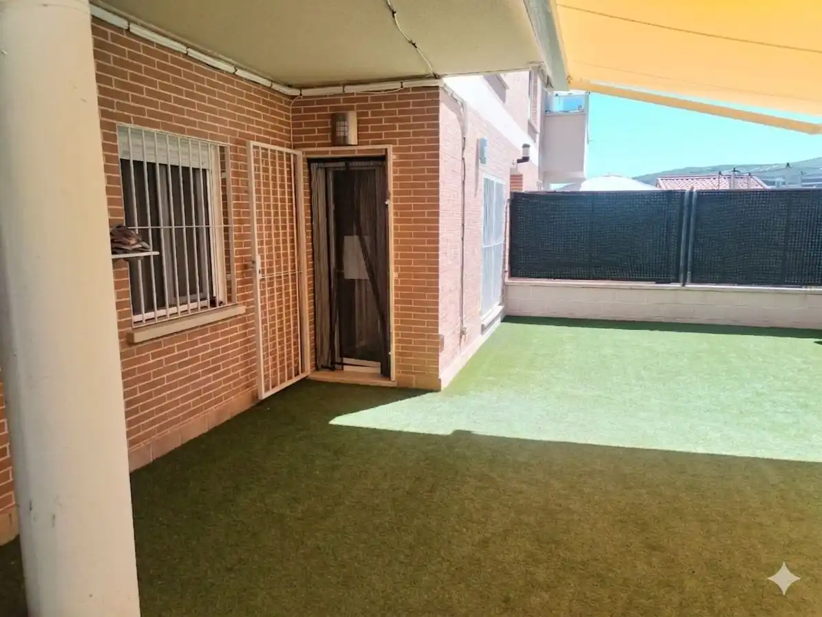 Piso en venta en Calle Reina Sofia, 11, PAU 2-600 Terraza de Piso en venta en Puertollano con Aire acondicionado y Piscina