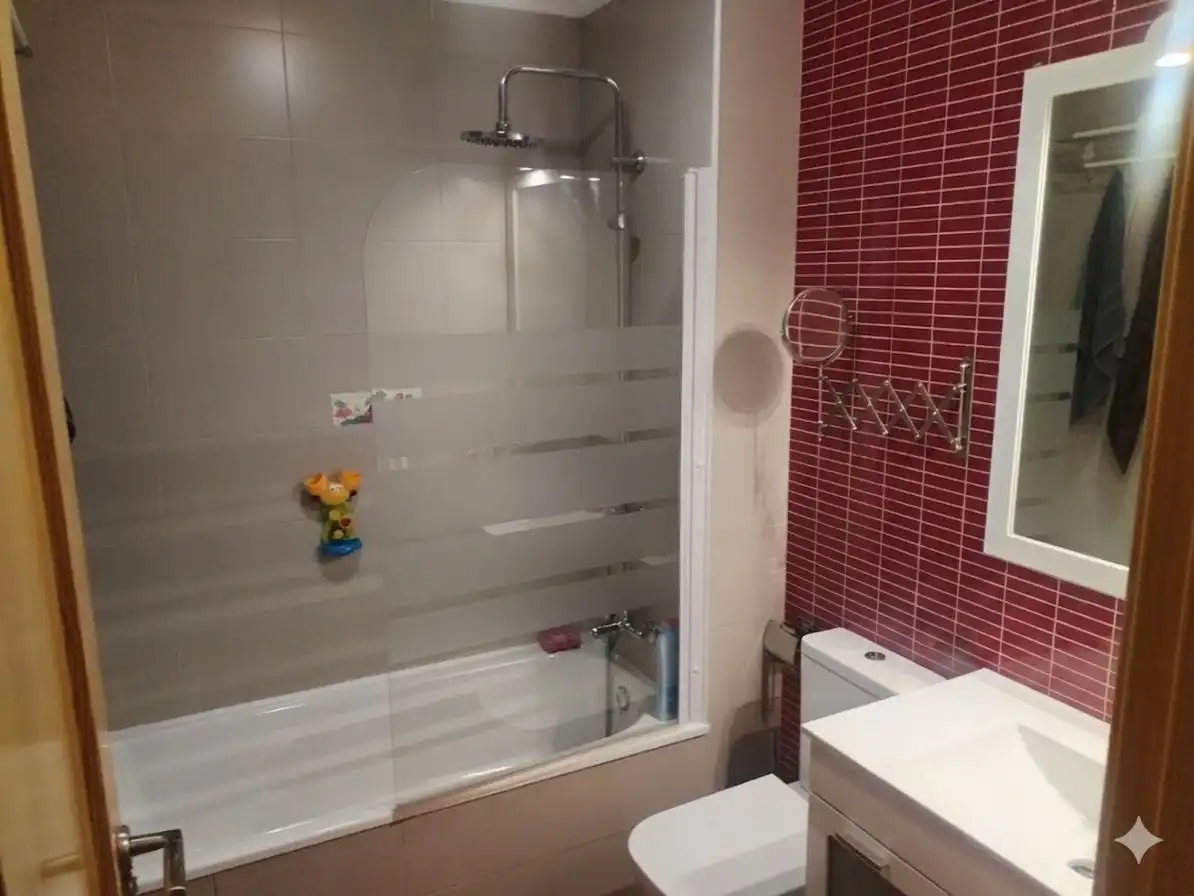 Piso en venta en Calle Reina Sofia, 11, PAU 2-600 Baño de Piso en venta en Puertollano con Aire acondicionado y Piscina