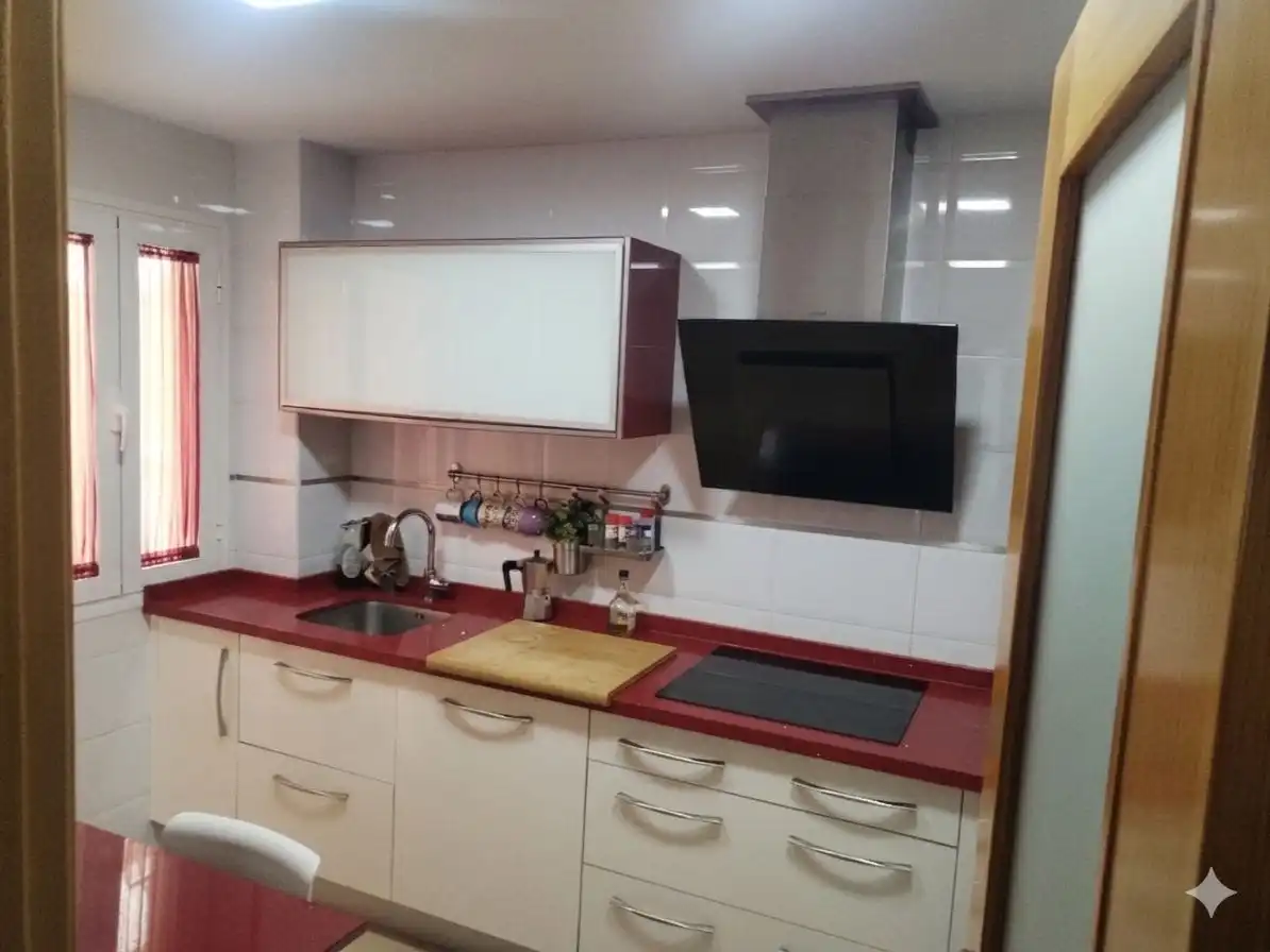 Piso en venta en Calle Reina Sofia, 11, PAU 2-600 Cocina de Piso en venta en Puertollano con Aire acondicionado y Piscina
