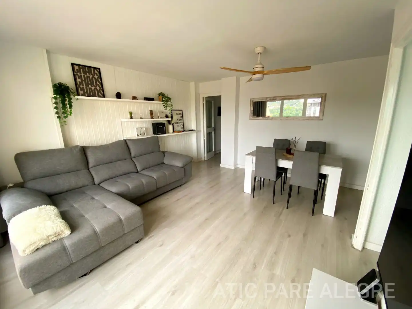 Ático en venta en Rambleta del Pare Alegre, 60, La Cogullada Sala de estar de Ático en venta en Terrassa con Aire acondicionado, Calefacción y Parquet