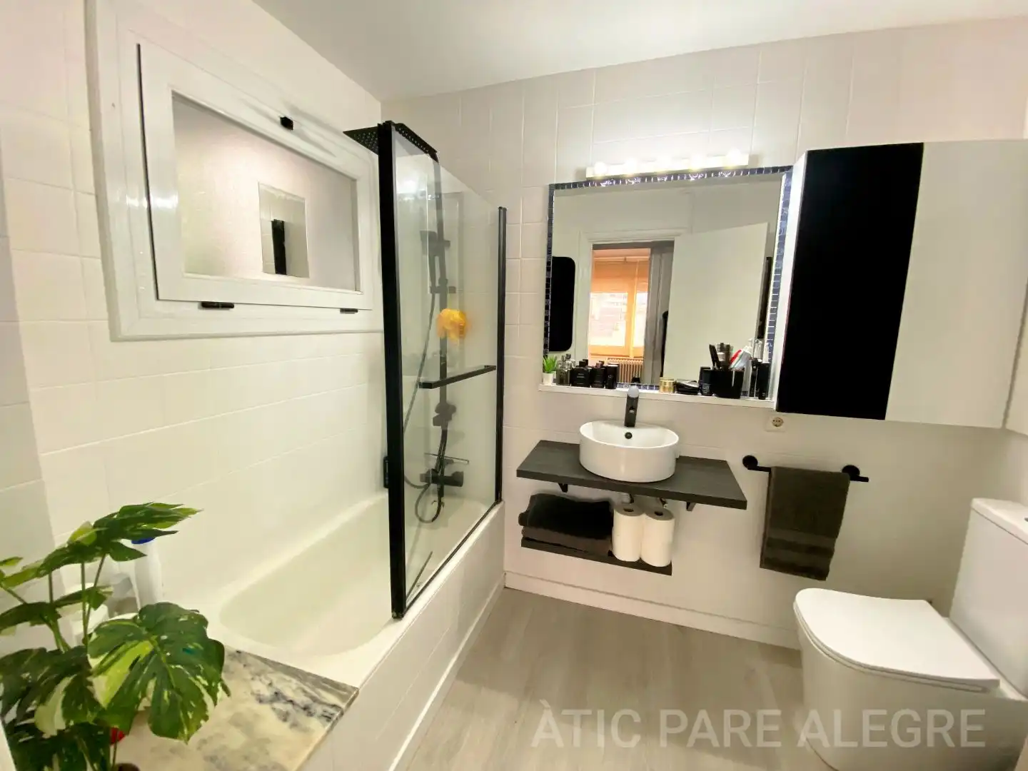 Ático en venta en Rambleta del Pare Alegre, 60, La Cogullada Baño de Ático en venta en Terrassa con Aire acondicionado, Calefacción y Parquet