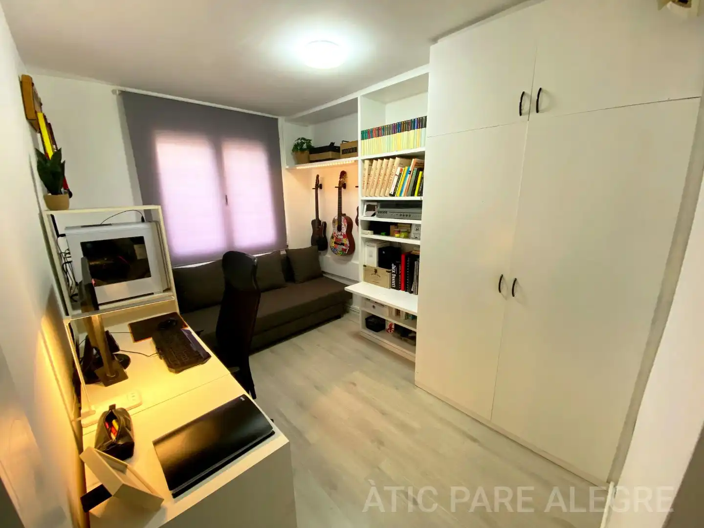 Ático en venta en Rambleta del Pare Alegre, 60, La Cogullada Sala de estar de Ático en venta en Terrassa con Aire acondicionado, Calefacción y Parquet