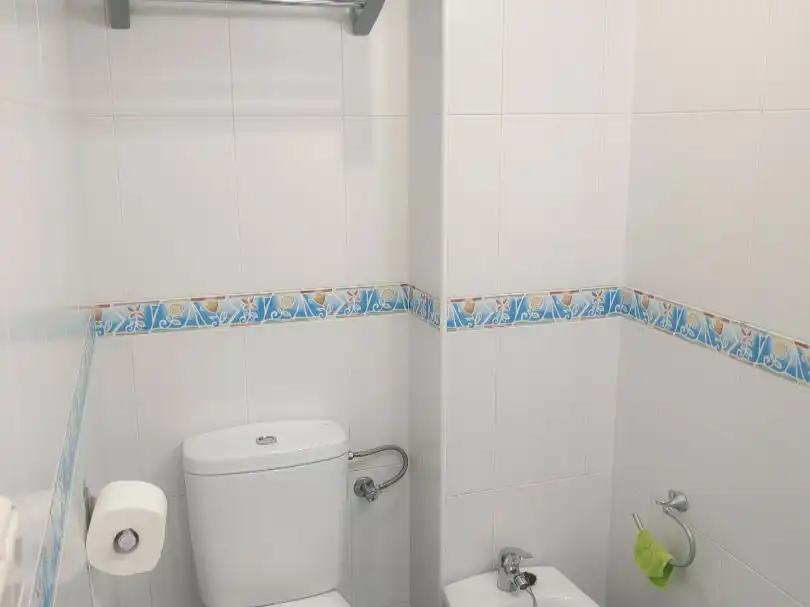 Bathroom of Flat for rent in Granada  with Air Conditioner, Furnished and Balcony