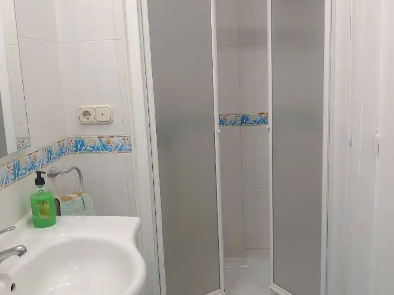 Bathroom of Flat for rent in Granada  with Air Conditioner, Furnished and Balcony
