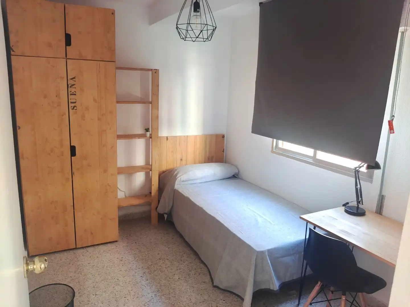 Bedroom of Flat for rent in Granada  with Air Conditioner, Furnished and Balcony