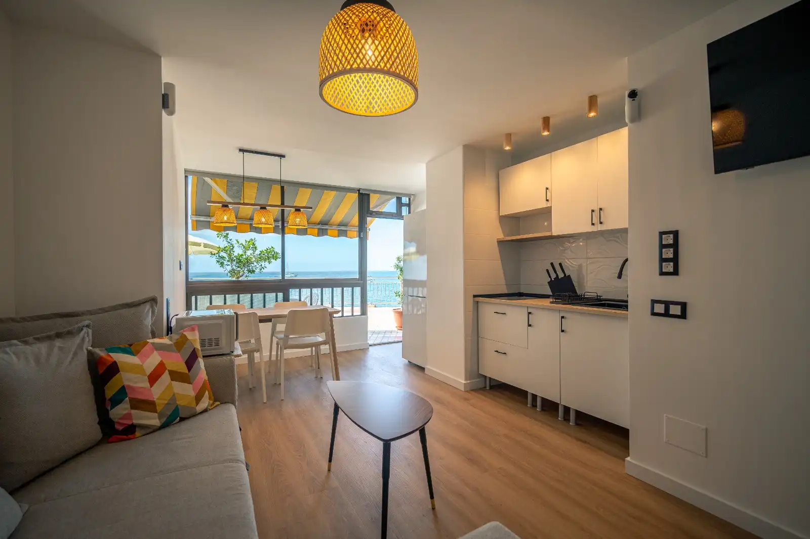 Estudi de lloguer a Avenida de la Verga, 4, Arguineguín Cuina de Estudi de lloguer en Mogán amb Parquet, Terrassa i Moblat