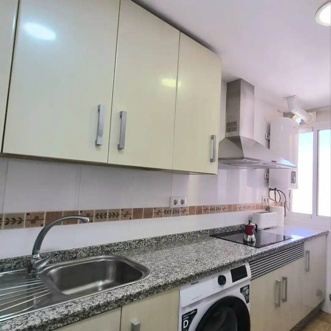 Room in Avenida Doctor Fedriani, 15, El Torrejón - El Cerezo Kitchen of Flat for share in Sevilla with Air Conditioner, Heating and Furnished