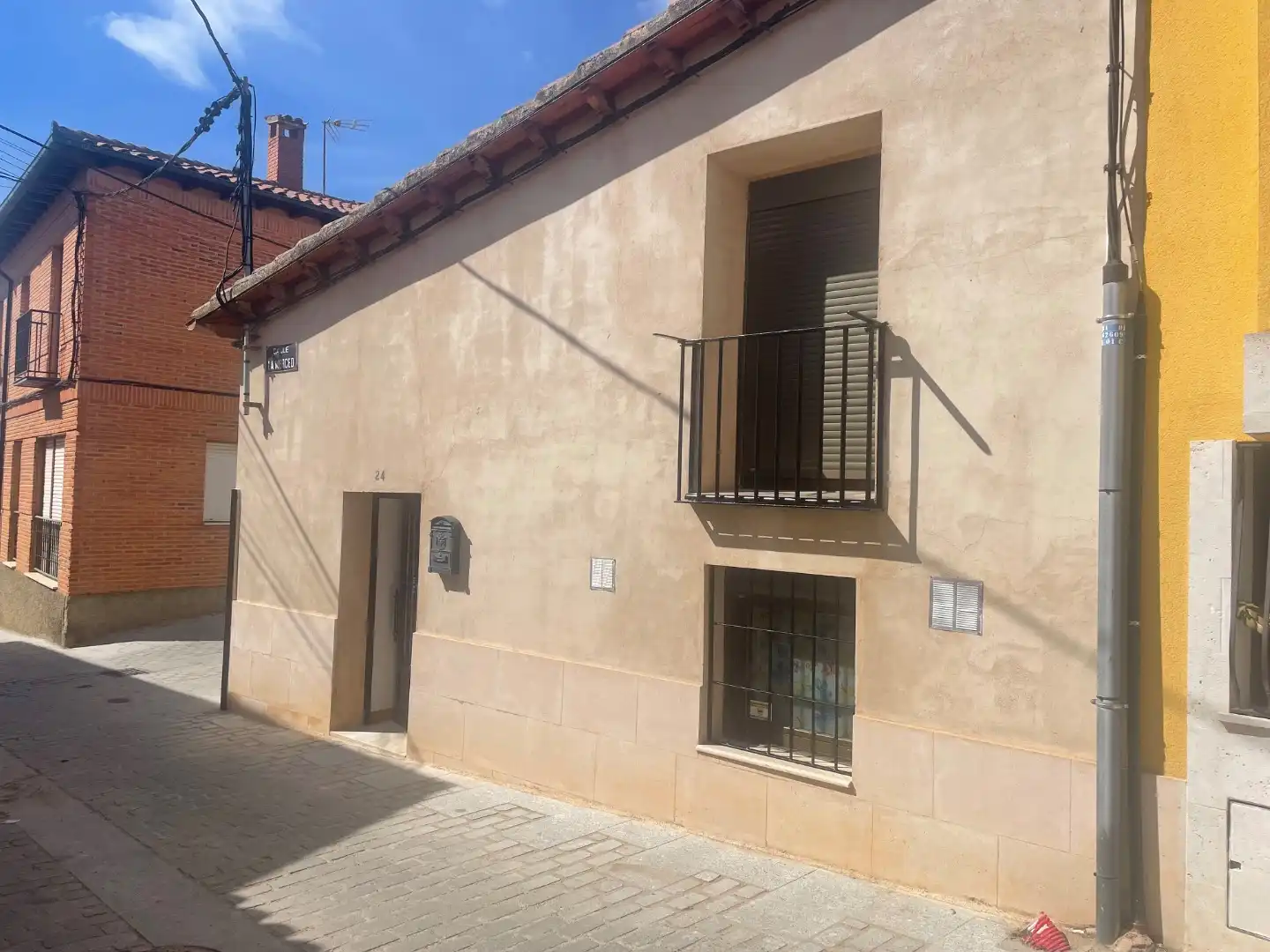 Casa adosada de alquiler en Calle Merced, 24, Toro Vista exterior de Casa adosada de alquiler en Toro con Balcón
