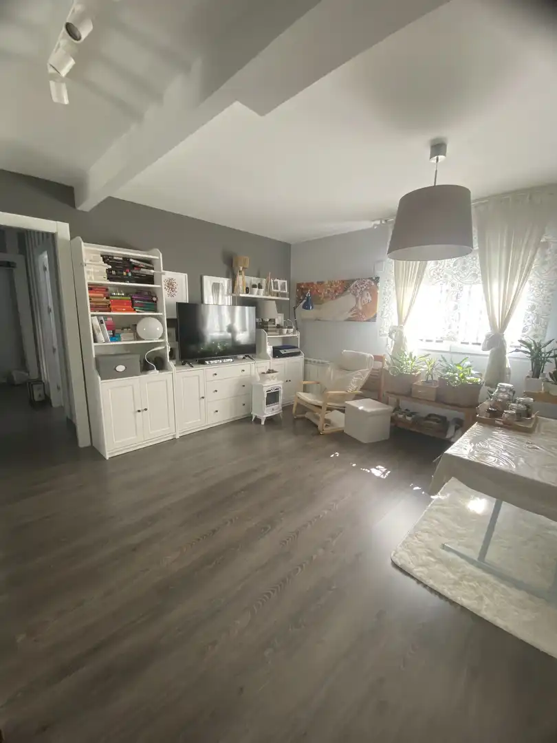 Piso en venta en Calle del Camino de los Vinateros, 33, Media Legua Sala de estar de Piso en venta en Madrid con Aire acondicionado, Calefacción y Trastero