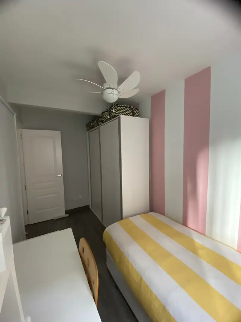 Piso en venta en Calle del Camino de los Vinateros, 33, Media Legua Habitación de Piso en venta en Madrid con Aire acondicionado, Calefacción y Trastero