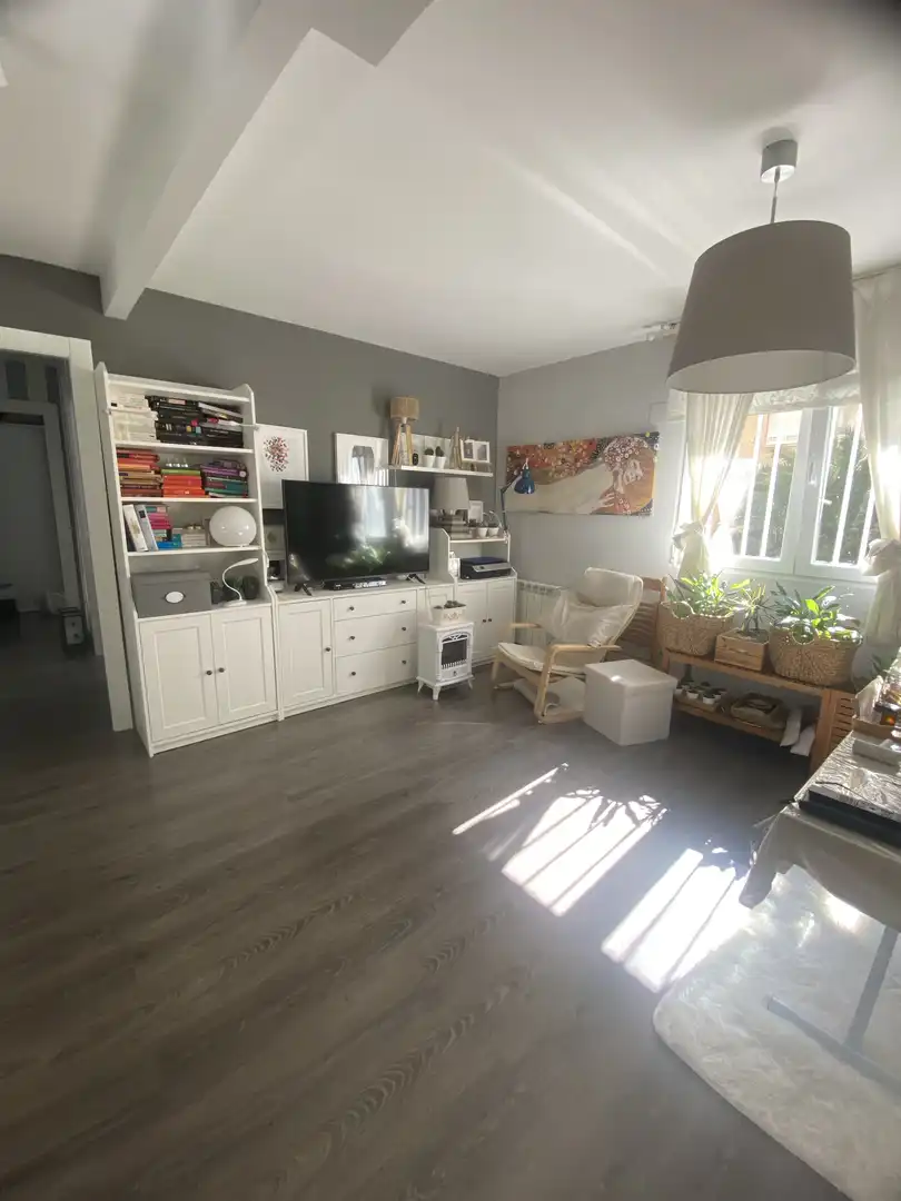 Piso en venta en Calle del Camino de los Vinateros, 33, Media Legua Sala de estar de Piso en venta en Madrid con Aire acondicionado, Calefacción y Trastero