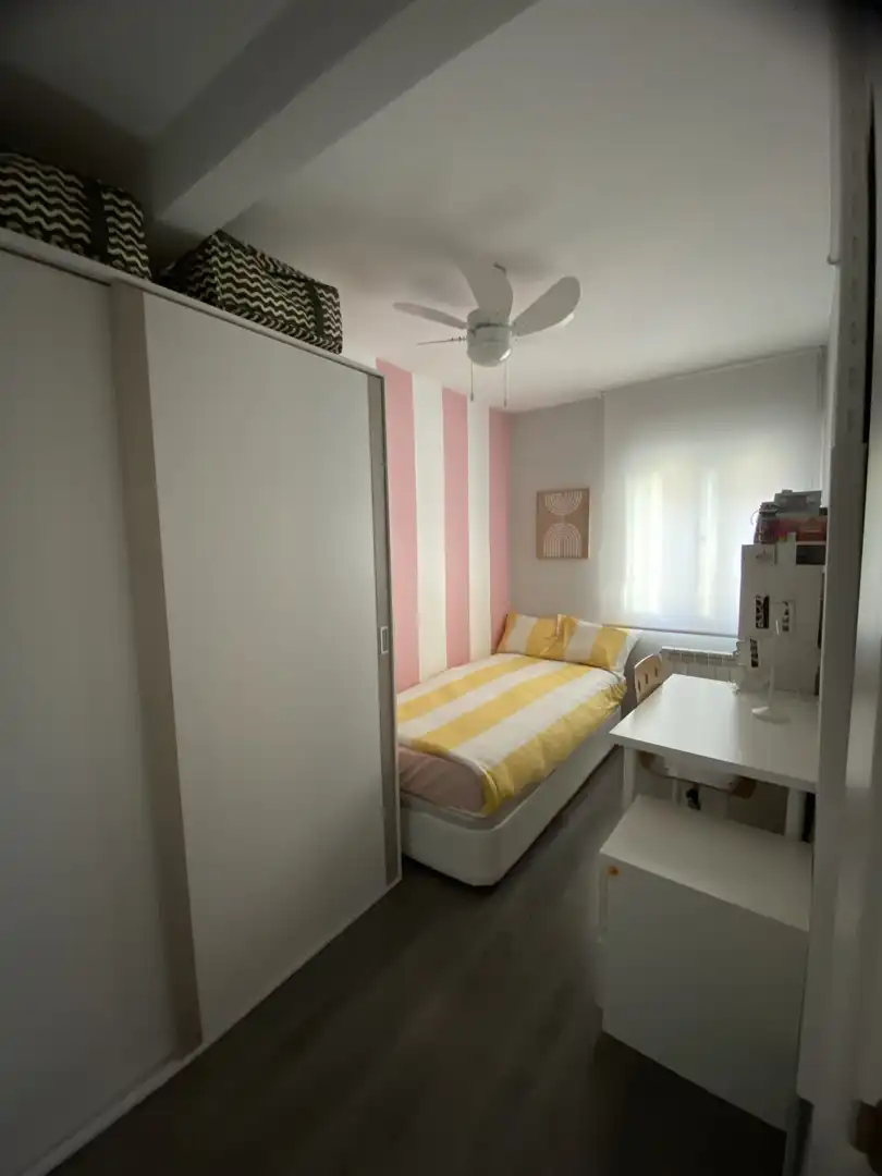 Piso en venta en Calle del Camino de los Vinateros, 33, Media Legua Habitación de Piso en venta en Madrid con Aire acondicionado, Calefacción y Trastero