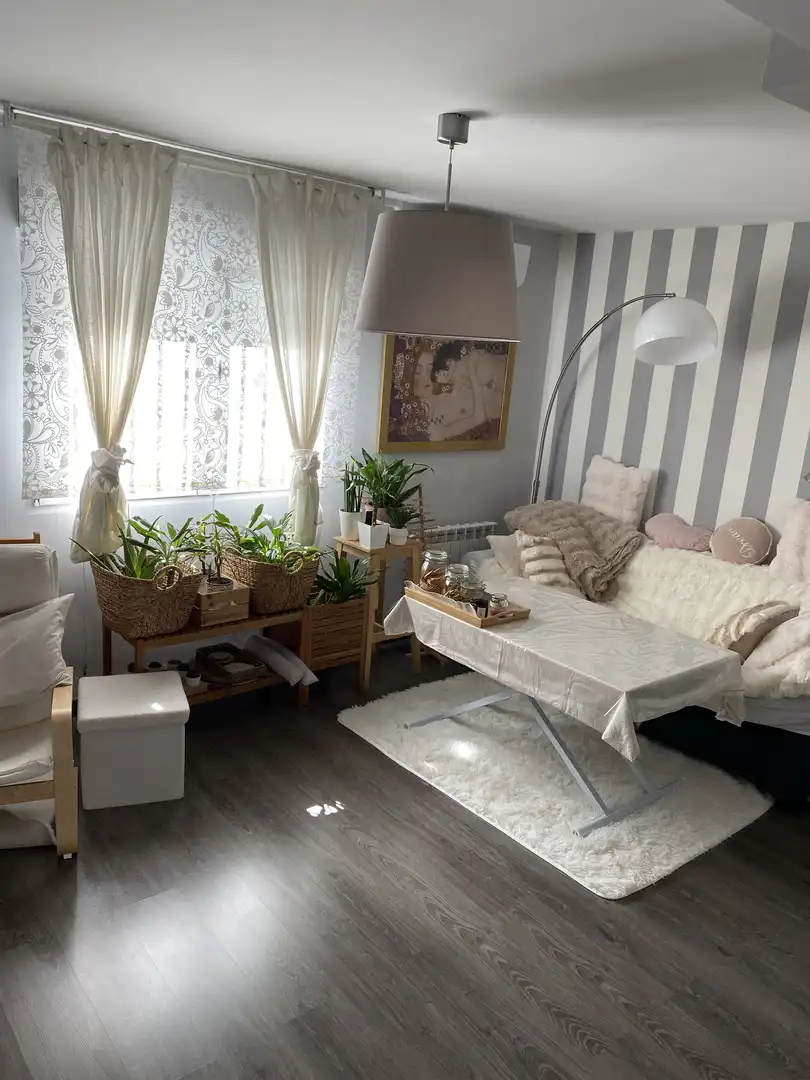 Piso en venta en Calle del Camino de los Vinateros, 33, Media Legua Sala de estar de Piso en venta en Madrid con Aire acondicionado, Calefacción y Trastero