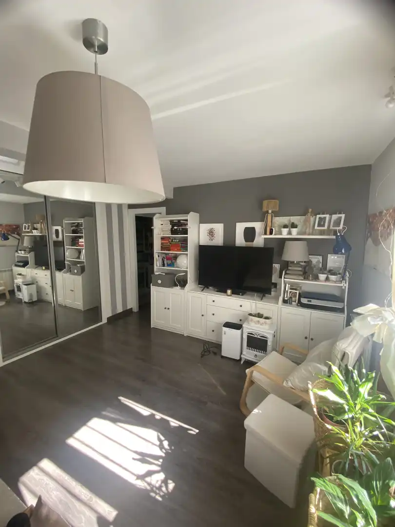 Piso en venta en Calle del Camino de los Vinateros, 33, Media Legua Sala de estar de Piso en venta en Madrid con Aire acondicionado, Calefacción y Trastero