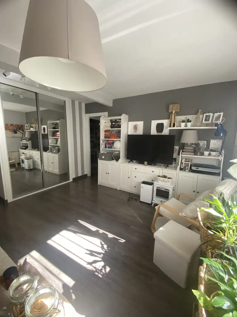 Piso en venta en Calle del Camino de los Vinateros, 33, Media Legua Sala de estar de Piso en venta en Madrid con Aire acondicionado, Calefacción y Trastero