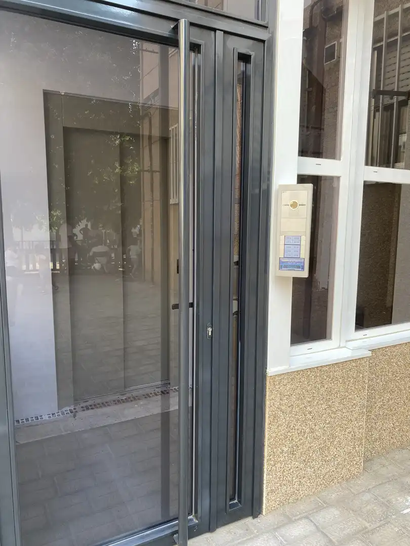 Piso en venta en Calle del Camino de los Vinateros, 33, Media Legua Piso en venta en Madrid con Aire acondicionado, Calefacción y Trastero