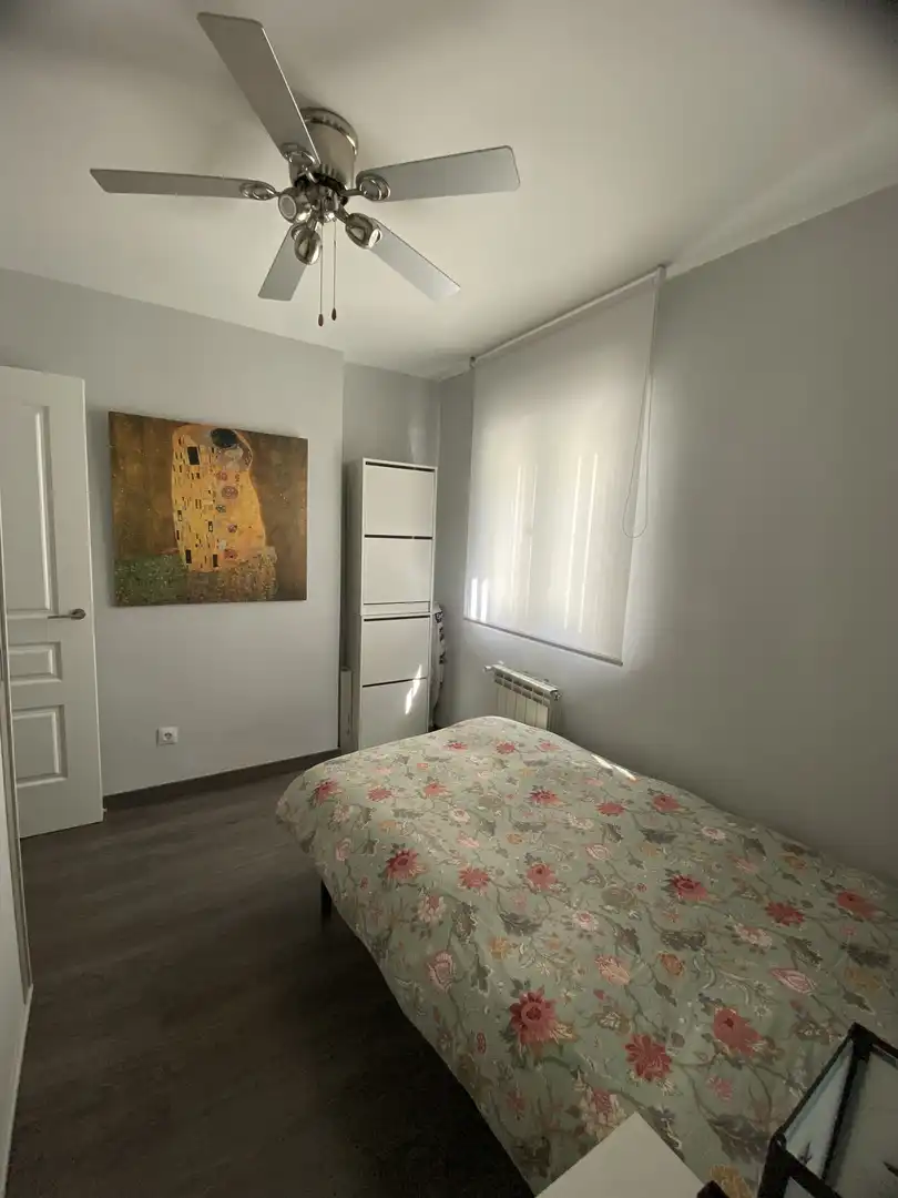 Piso en venta en Calle del Camino de los Vinateros, 33, Media Legua Habitación de Piso en venta en Madrid con Aire acondicionado, Calefacción y Trastero