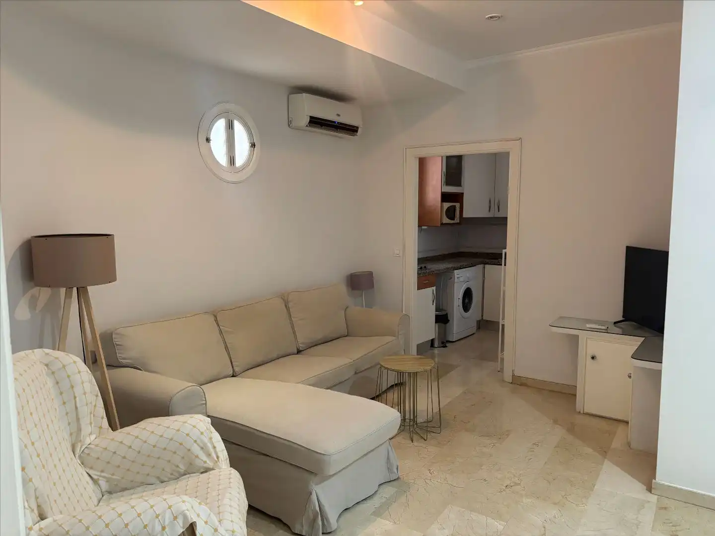Flat for rent in Calle Valme, 10, La Buhaira Living room of Flat for rent in Sevilla with Air Conditioner, Furnished and Community parking
