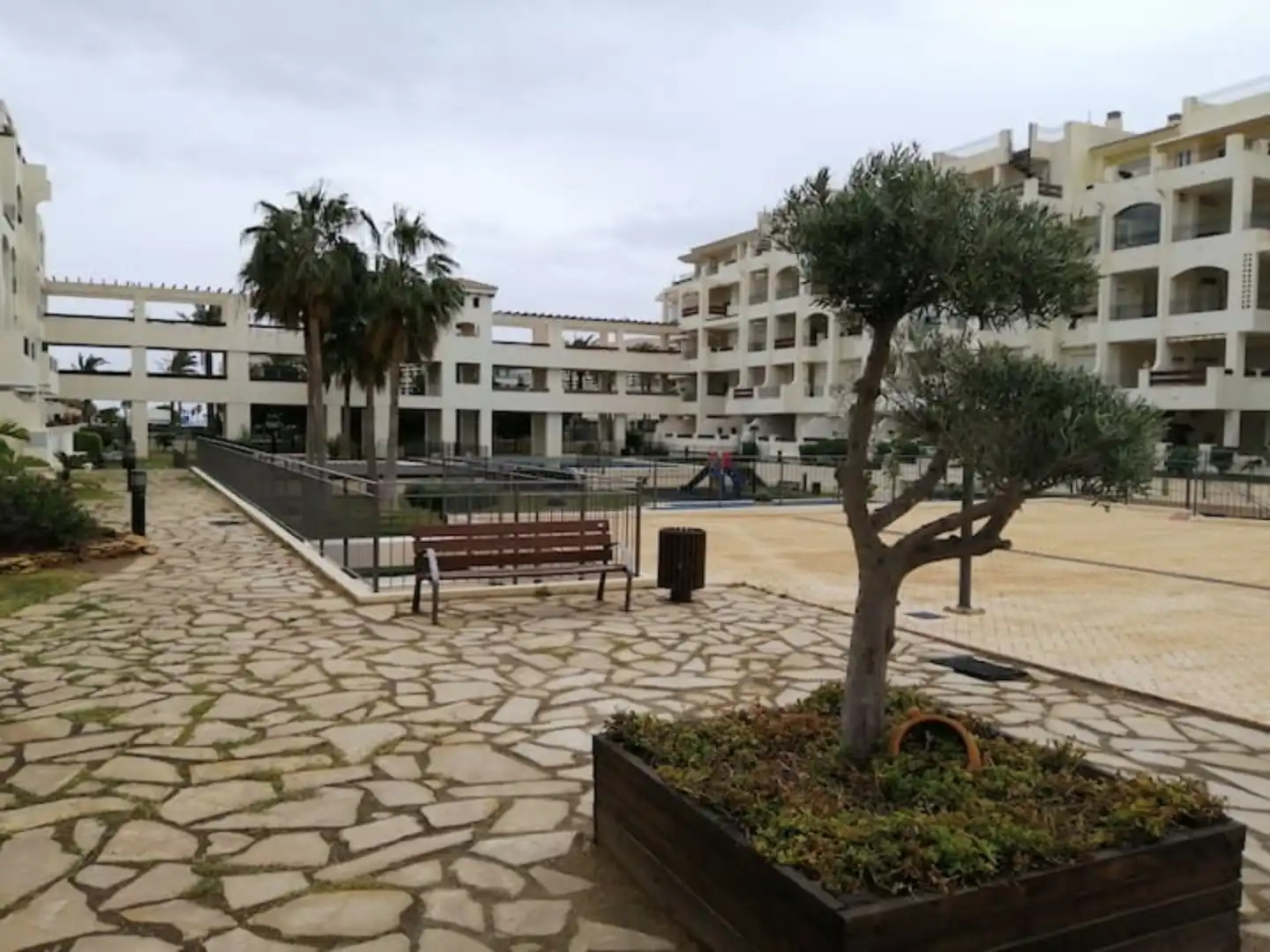 Apartament de lloguer a Avenida Ciudad de Cádiz, 12, El Sabinar – Urbanizaciones – Las Marinas – Playa Serena Vista exterior de Apartament de lloguer en Roquetas de Mar amb Aire condicionat, Calefacció i Jardí privat