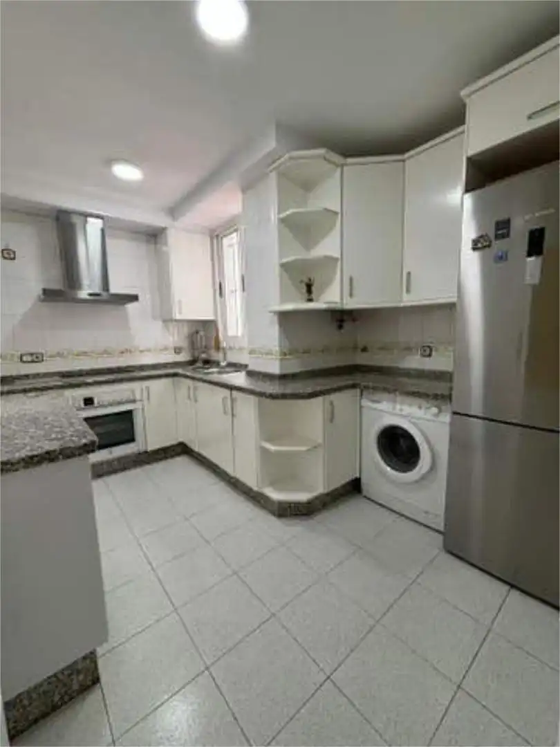 Piso de alquiler en La Calzada - La Florida Cocina de Piso de alquiler en Sevilla con Terraza, Amueblado y Se aceptan mascotas