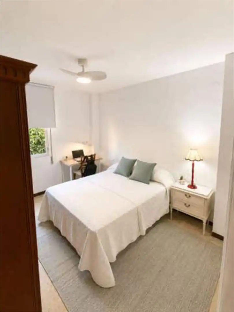 Piso de alquiler en La Calzada - La Florida Habitación de Piso de alquiler en Sevilla con Terraza, Amueblado y Se aceptan mascotas