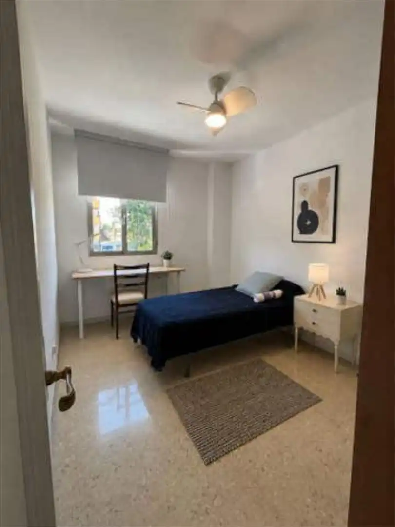 Piso de alquiler en La Calzada - La Florida Habitación de Piso de alquiler en Sevilla con Terraza, Amueblado y Se aceptan mascotas