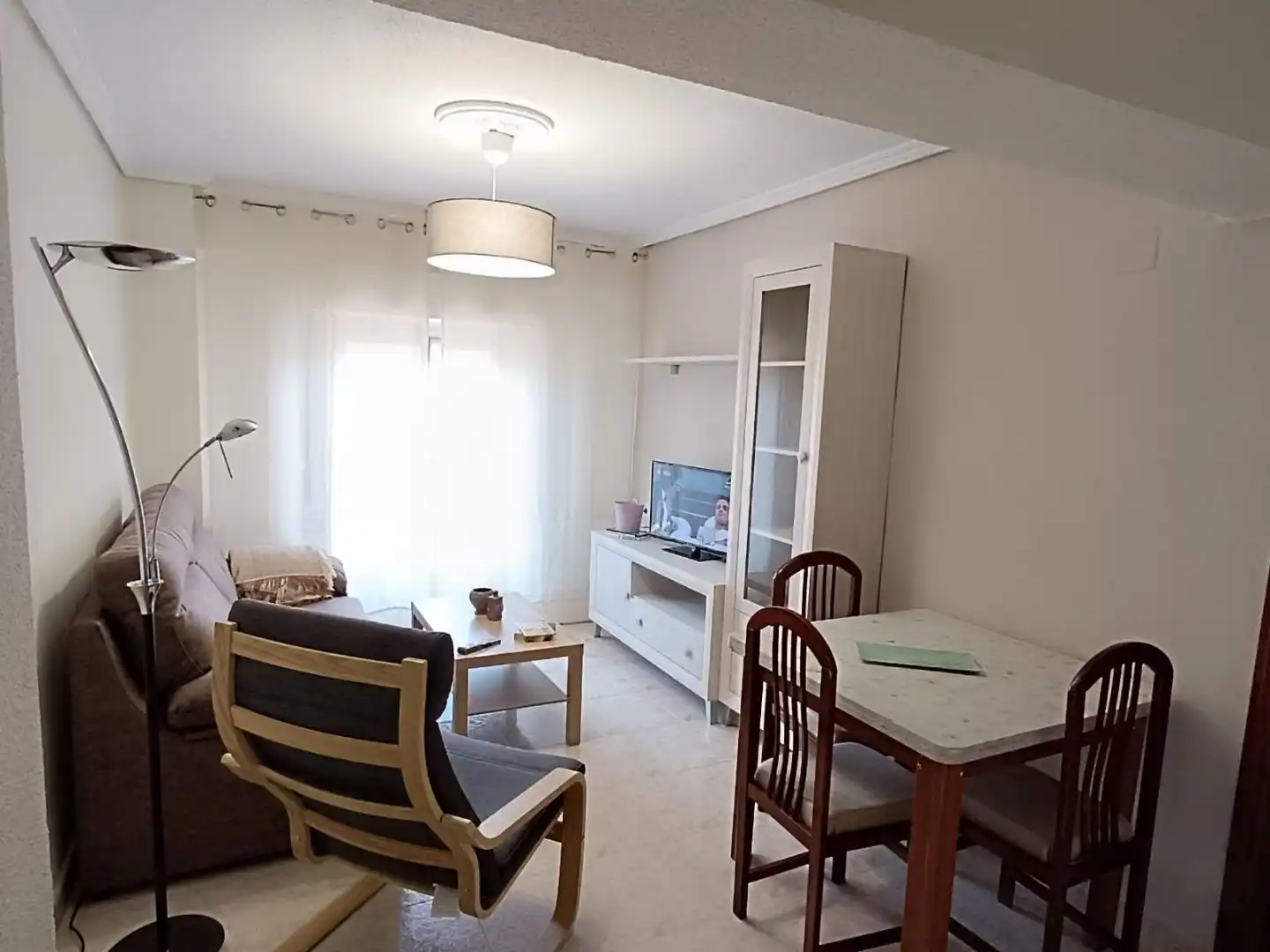 Flat for rent in Calle Galileo, 12, Garrido Sur Living room of Flat for rent in Salamanca Capital with Balcony