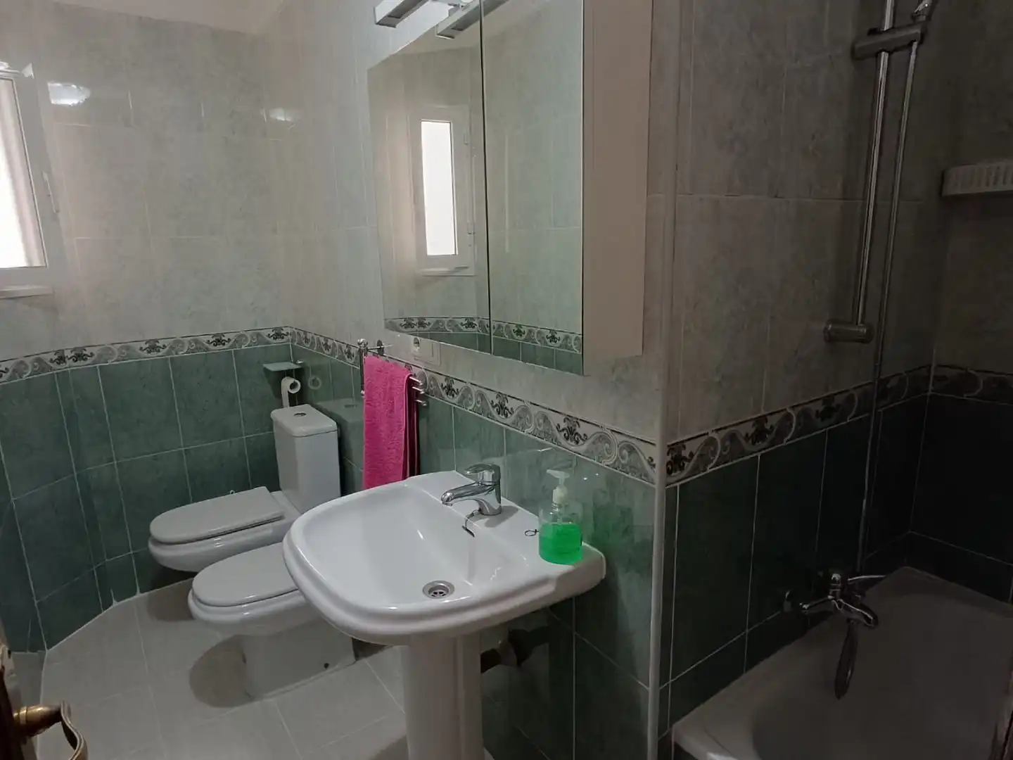 Flat for rent in Calle Galileo, 12, Garrido Sur Bathroom of Flat for rent in Salamanca Capital with Balcony