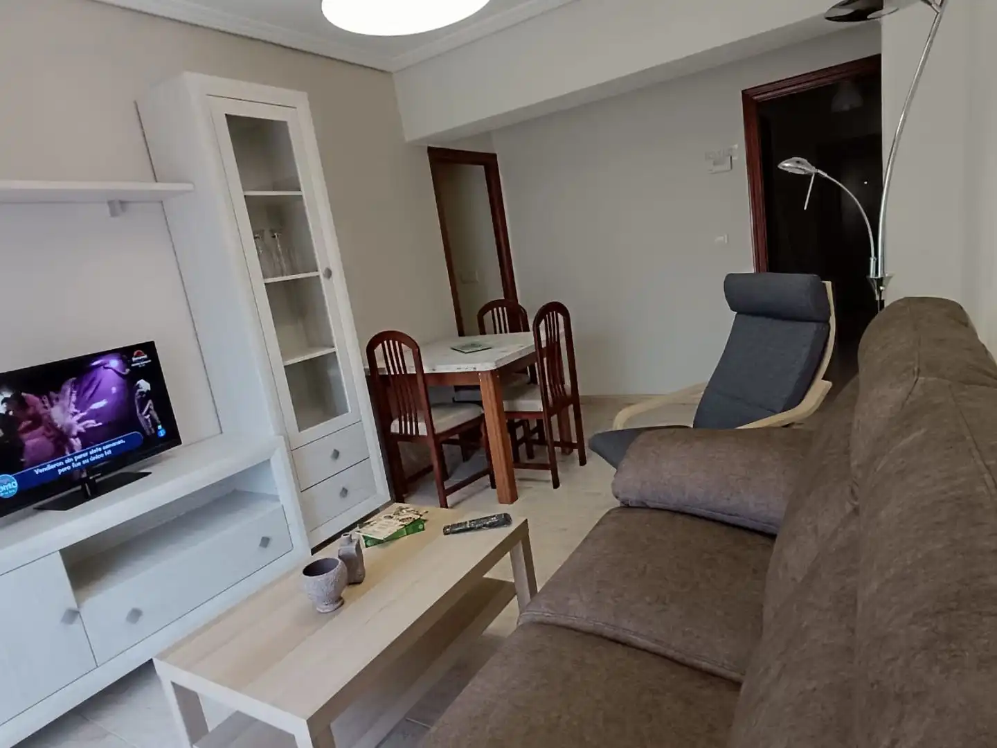 Flat for rent in Calle Galileo, 12, Garrido Sur Living room of Flat for rent in Salamanca Capital with Balcony