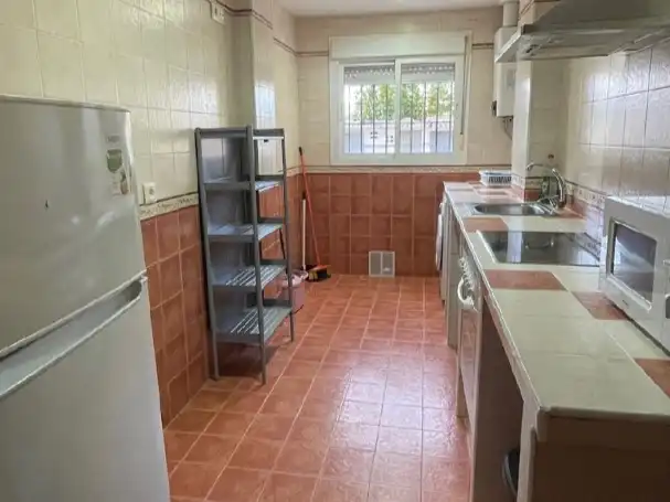 Piso en venta en Plaza Tercio de Flandes, 4, El Carmen Cocina de Piso en venta en San Fernando con Trastero y Amueblado
