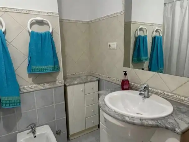 Piso en venta en Plaza Tercio de Flandes, 4, El Carmen Baño de Piso en venta en San Fernando con Trastero y Amueblado
