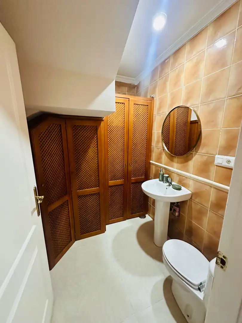 Wohnung zum Verkauf in Calle Adamaditas, 4, Centro Ciudad Badezimmer von Wohnung zum Verkauf in Plasencia mit Klimaanlage und Terrasse
