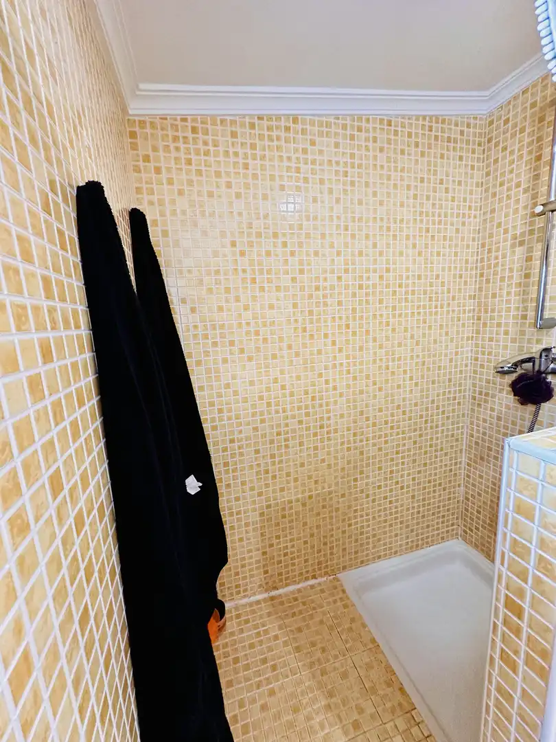 Wohnung zum Verkauf in Calle Adamaditas, 4, Centro Ciudad Badezimmer von Wohnung zum Verkauf in Plasencia mit Klimaanlage und Terrasse