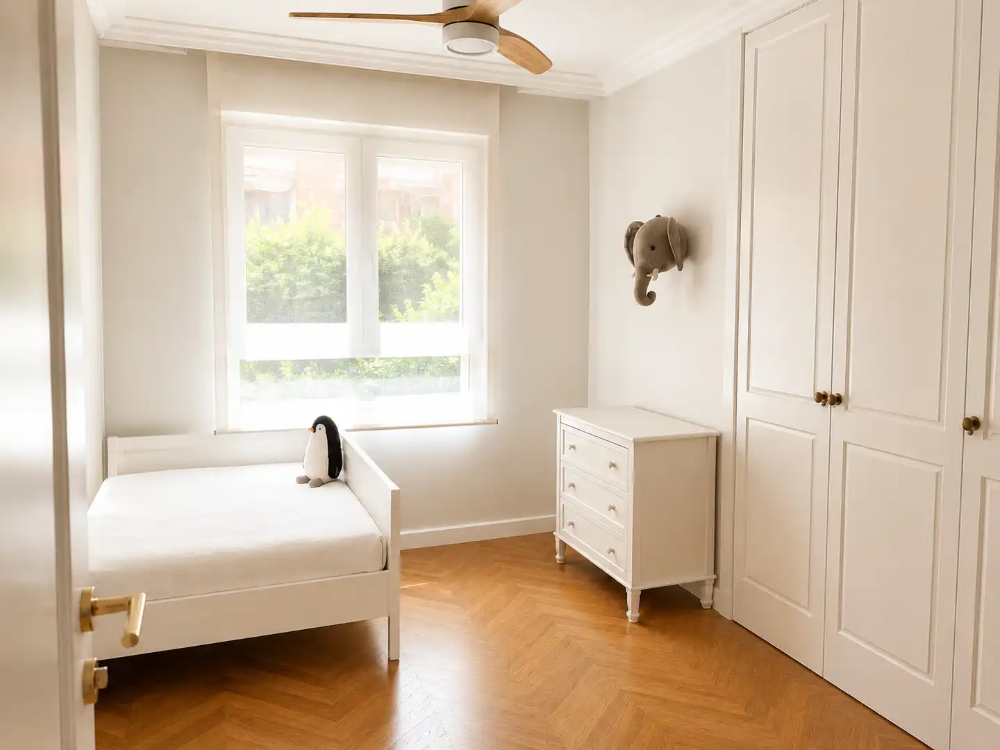 Piso en venta en Calle Doctor Pedro de Castro, 5, Parque María Luisa -Giralda Sur Habitación de Piso en venta en Sevilla con Aire acondicionado, Calefacción y Jardín privado
