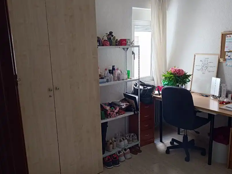 Zimmer in Paseo de San Vicente, 52, La Platina- Hospital - Campus Schlafzimmer von Wohnung zur untervermieten in Salamanca mit Heizung, Möbliert und Balkon