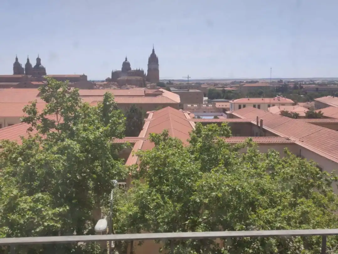 Zimmer in Paseo de San Vicente, 52, La Platina- Hospital - Campus Außenansicht von Wohnung zur untervermieten in Salamanca mit Heizung, Möbliert und Balkon