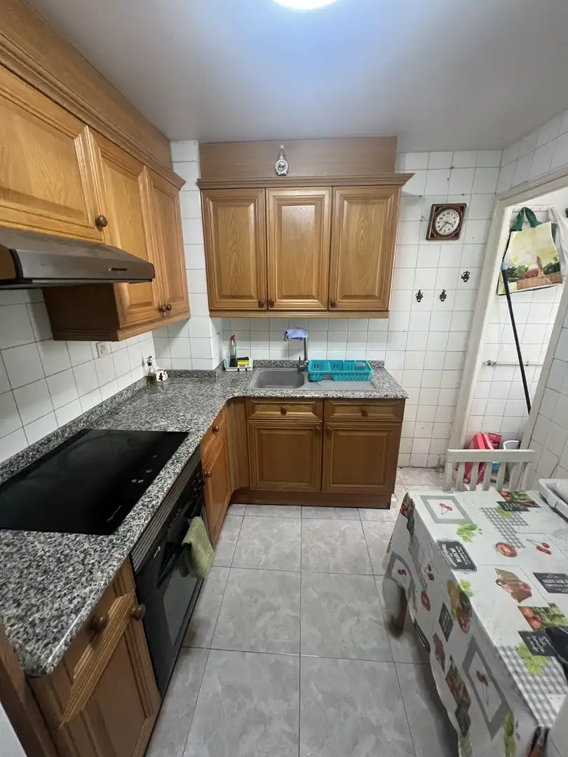 Habitación en Carrer dels Sants Just i Pastor, 68, Aiora Habitación en Carrer dels Sants Just i Pastor, 68, Aiora
