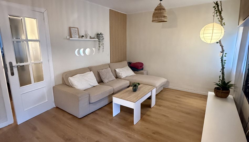 Piso en venta en Avenida Ciudad de Chiva, 23, Parque Alcosa, Sevilla Capital - imagen 1 Foto 1 de Piso en venta en Avenida Ciudad de Chiva, 23, Parque Alcosa, Sevilla Capital