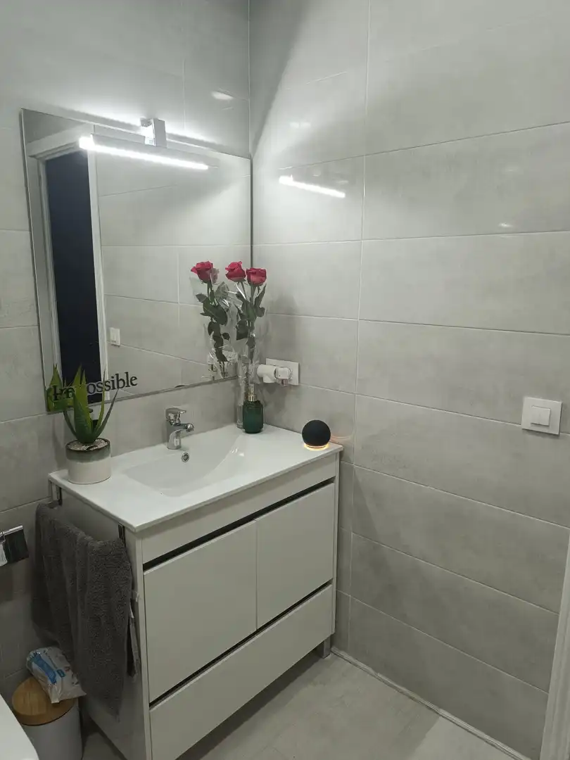 Piso en venta en Avenida Ciudad de Chiva, 23, Parque Alcosa Baño de Piso en venta en Sevilla Capital con Aire acondicionado y Terraza