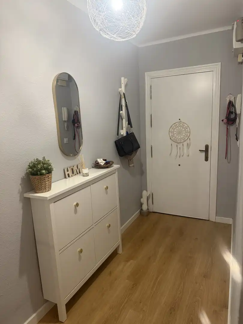 Piso en venta en Avenida Ciudad de Chiva, 23, Parque Alcosa Habitación de Piso en venta en Sevilla Capital con Aire acondicionado y Terraza