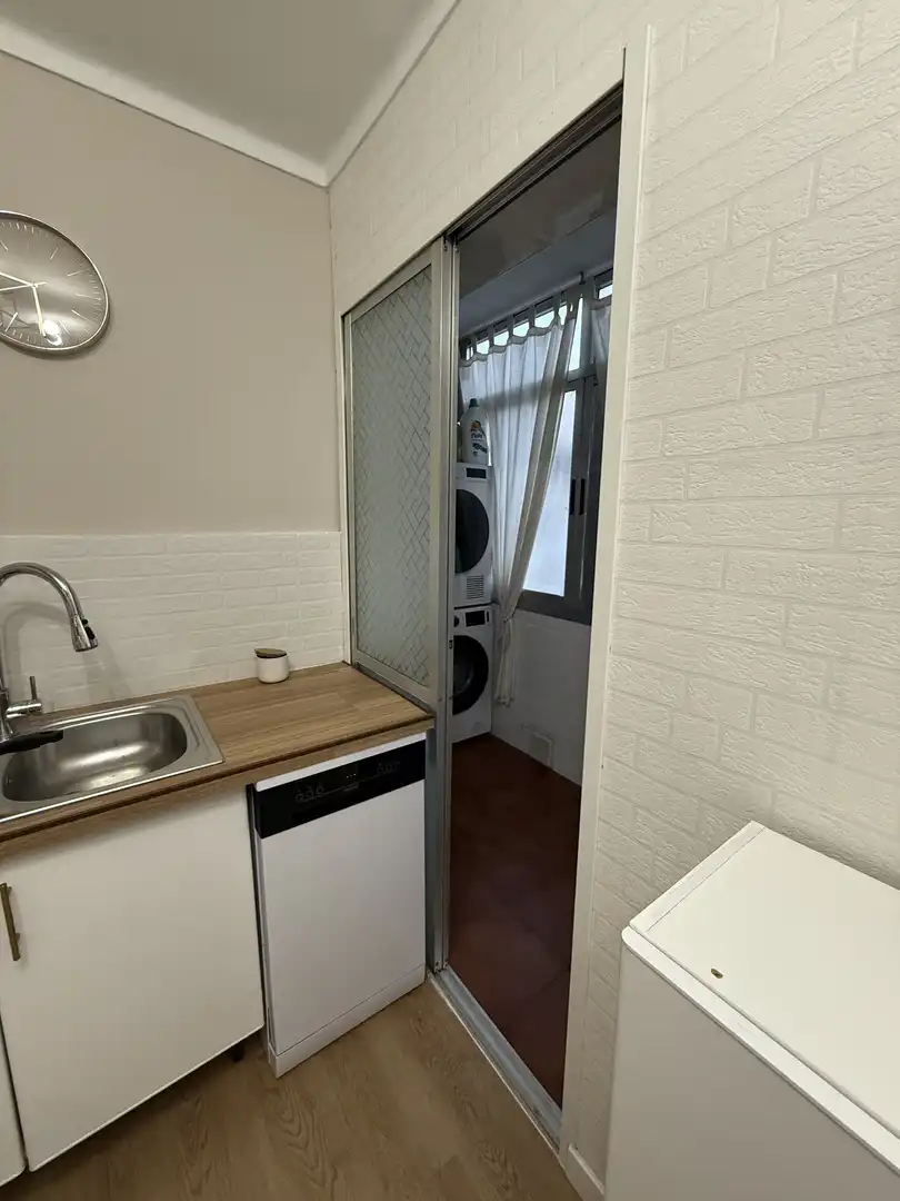 Piso en venta en Avenida Ciudad de Chiva, 23, Parque Alcosa Cocina de Piso en venta en Sevilla Capital con Aire acondicionado y Terraza