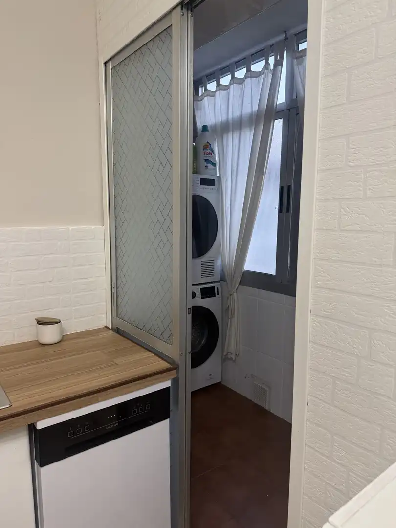 Piso en venta en Avenida Ciudad de Chiva, 23, Parque Alcosa Habitación de Piso en venta en Sevilla Capital con Aire acondicionado y Terraza